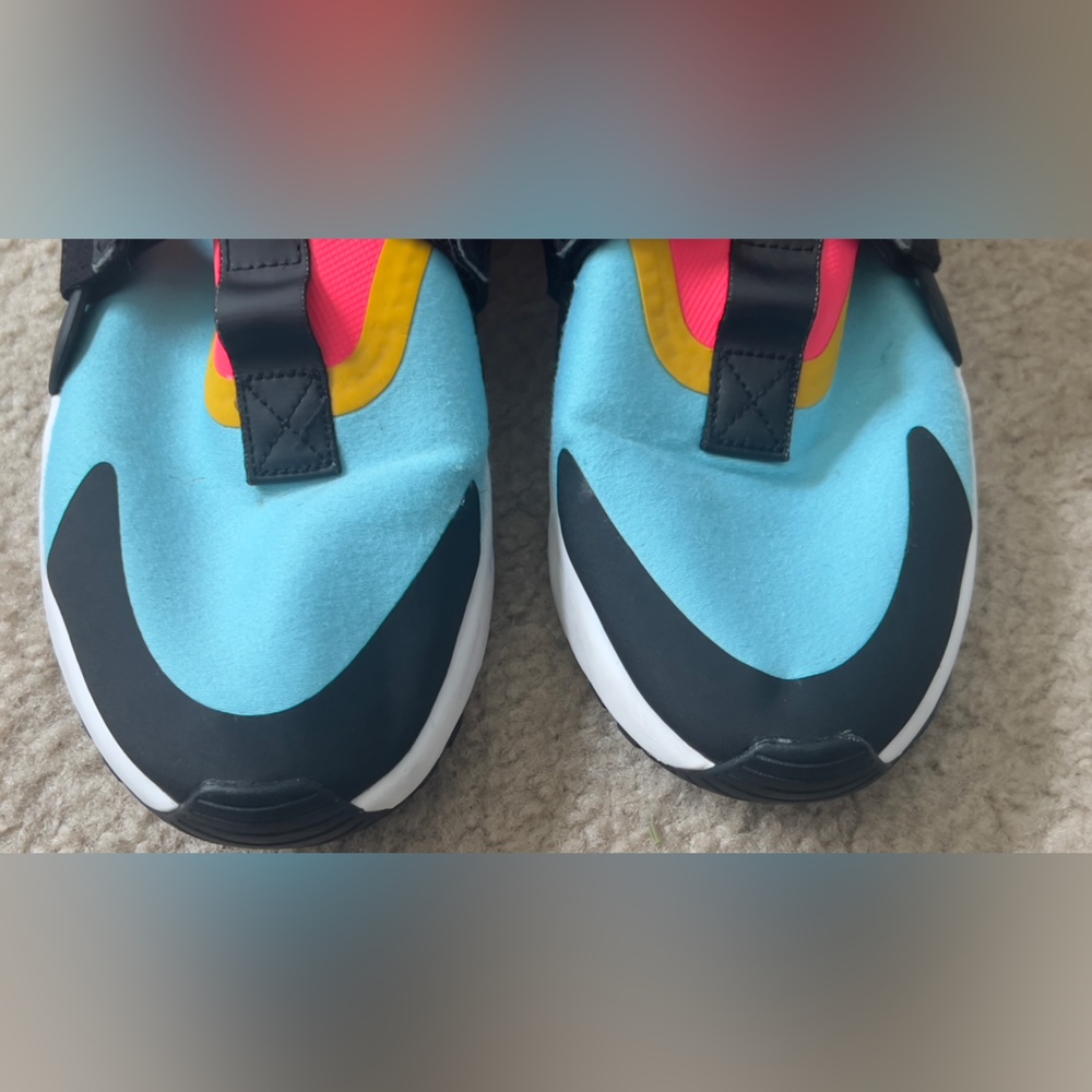 Nike Air Huarache City  - Size 9.5 - Picture 6 of 14